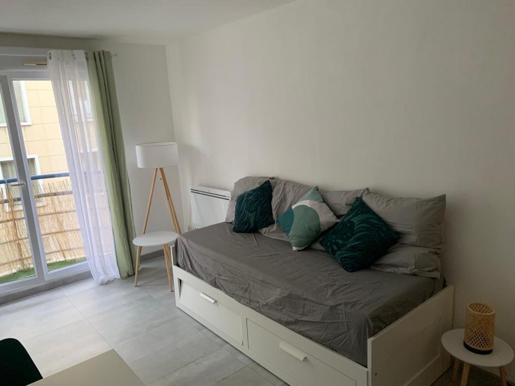 Equipe A 6 Minutes De La Gare St Charles * Marseilles